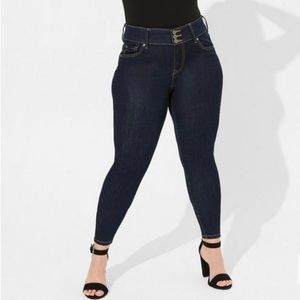 TORRID NWT Jegging Skinny Super Soft High Rise Short